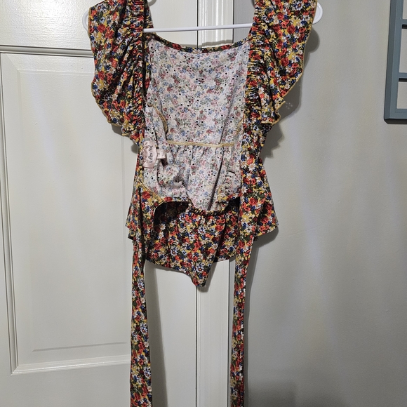 Floral Ruffle Sleeve Blouse - Picture 4 of 5